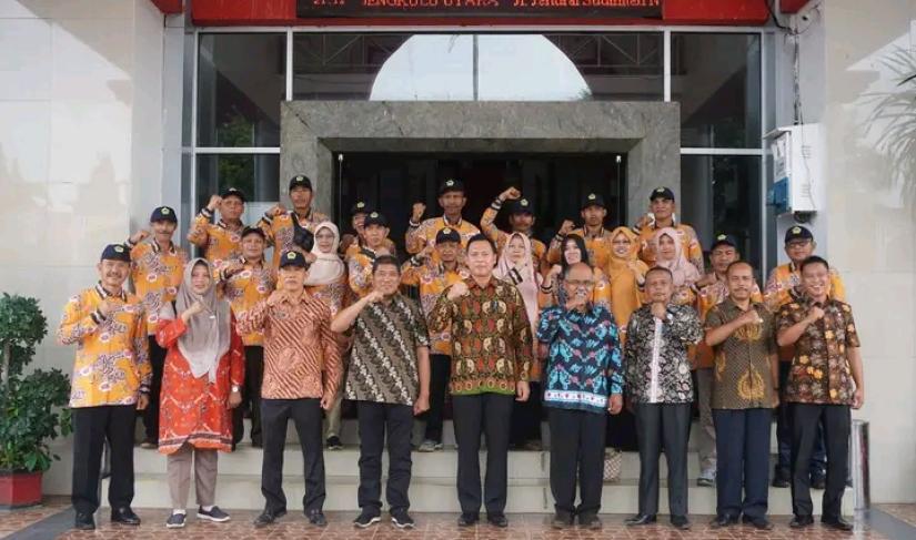 Poto bersama sekda Bengkulu Utara bersama jajaran Pemkab Bengkulu Utara saat pelepasan 
