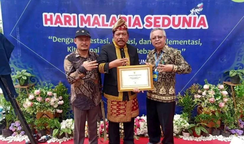 Bupati Ir mian bersama kepala dinas kesehatan Bengkulu Utara  