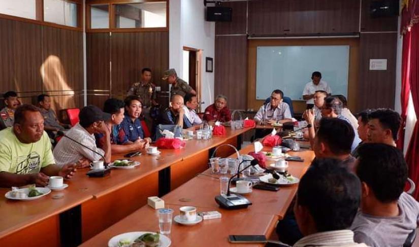 Sopir Truk di Bengkulu Utara Geruduk Bupati