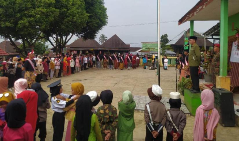 MIM 10 Karang Anyar Gelar Upacara Hari Pahlawan Nasional.