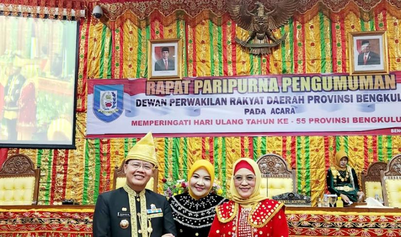 Mega Sulastri dengan Gubernur Bengkulu dan Ibu Gubernur Bengkulu.
