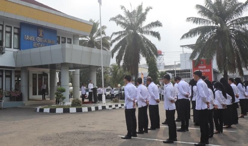Upacara Peringatan Hari Pahlawan, di Halaman Kantor Wilayah Kemenkumham Bengkulu, Jumat (10/11/23).