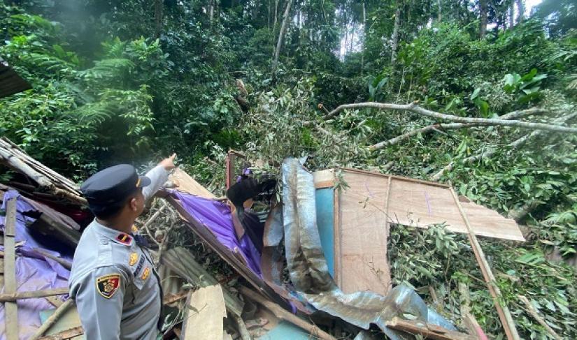 Musibah pohon tumbang kembali terjadi di kawasan perbukitan Kecamatan Taba Penanjung Kabupaten Bengkulu Tengah, satu korban meninggal dunia.
