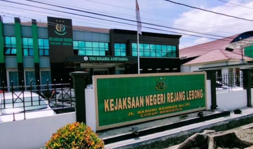 Kasus dugaan korupsi pembangunan laboratorium Rumah Sakit Umum Daerah (RSUD) Rejang Lebong tahun 2020 senilai Rp 4,6 Miliar terus bergulir di Kejaksaan Negeri (Kejari) Kabupaten Rejang Lebong.