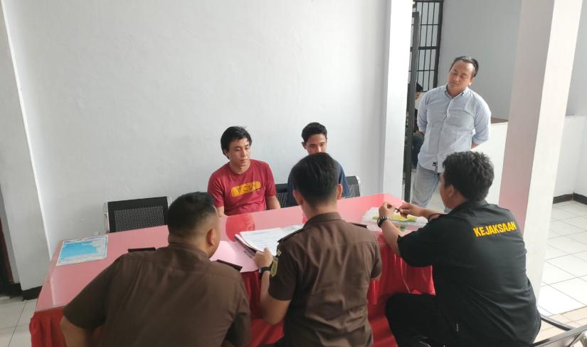 Unit Reskrim Polsek Ketahun, Polres Bengkulu Utara Polda Bengkulu telah melaksanakan tahap II penyerahan Tersangka dan Barang Bukti Kasus Tindak Pidana Pencurian