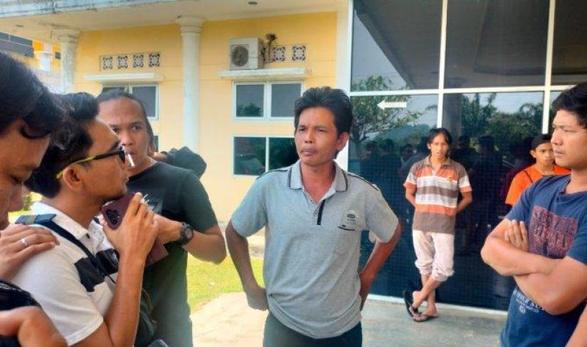 Diduga sepasang sejoli yang diketahui merupakan warga Desa Pagar Gunung Kecamatan Kepahiang. Pada Kamis (31/8) sekira pukul 11.00 WIB ditemukan dalam keadaan kritis di dekat air terjun Batu Kempit yang ada di Desa Babakan Bogor Kecamatan Kabawetan. 