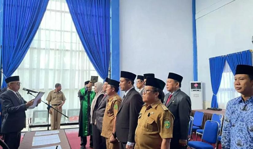 pejabat eselon III dan 1 pejabat eselon IV yang dimutasi kali ini, diantaranya Sekdis Dinkes Dadi Hartono menjadi Kepala Bagian Perekonomian dan Sumber Daya Alam Pada Sekretariat Daerah Kota Bengkulu, ada juga Sekretaris BPKAD Karnadi menjadi Kepala Bidang Perlindungan dan Jaminan Sosial Pada Dinas Sosial Kota Bengkulu