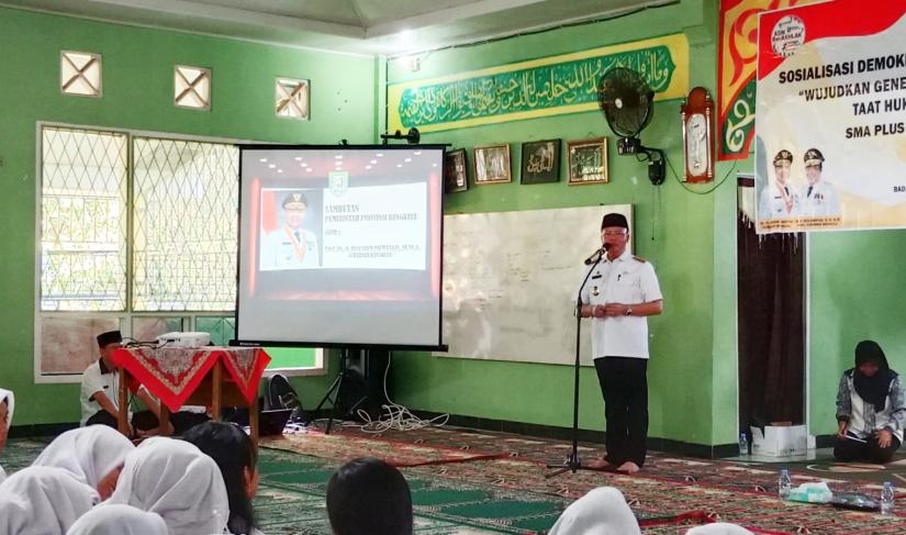 Buka Sosialisasi, Gubernur Rohidin: Pelajar Harus Paham Isu-Isu Global Demokrasi dan HAM
