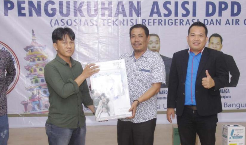 Usin saat Hadiri Pengukuhan DPD ASISI Foto/Dok