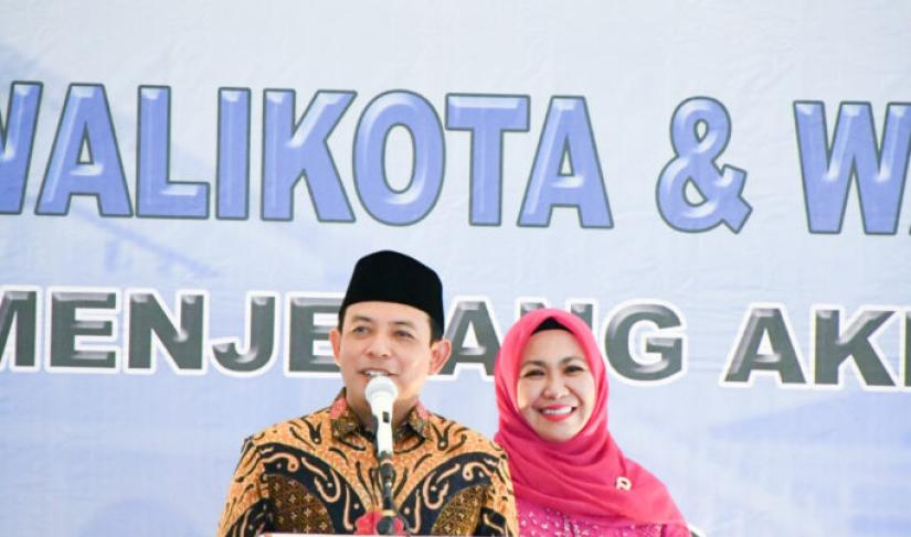 Dedy Wahyudi bersama sang istri dalam silaturahmi bersama Organisasi IKBKM di salah satu hotel di Kota Bengkulu.