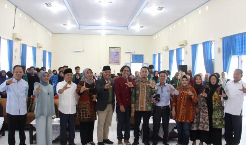 Dempo Xler Dewan Provinsi Bengkulu Baju Putih Pakai Peci Foto/Dok