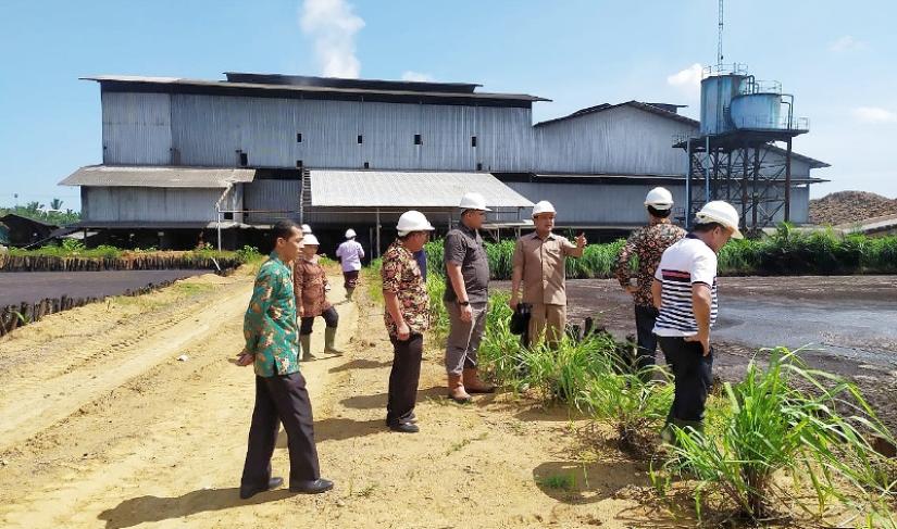https://penarafflesia.com/sites/default/files/images/article/2023/Dewan-dan-DPMPPTK-Mukomuko-Sidak-sejumlah-perusahaan-perkebunan-dan-pabrik-CPO..jpg