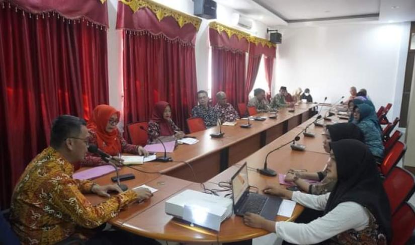 Asisten lll Saat Diruang Rapat Sekda Bengkulu Utara 