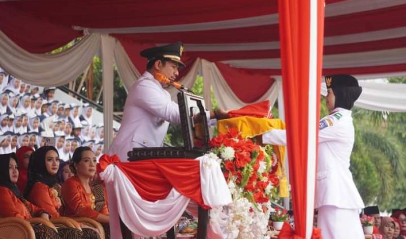 Wabup Arie Seftia Adinata SE, M, Ap  Memimpin upacara Penurunan Bendera Acara 17 Agustus HUT RI ke-78