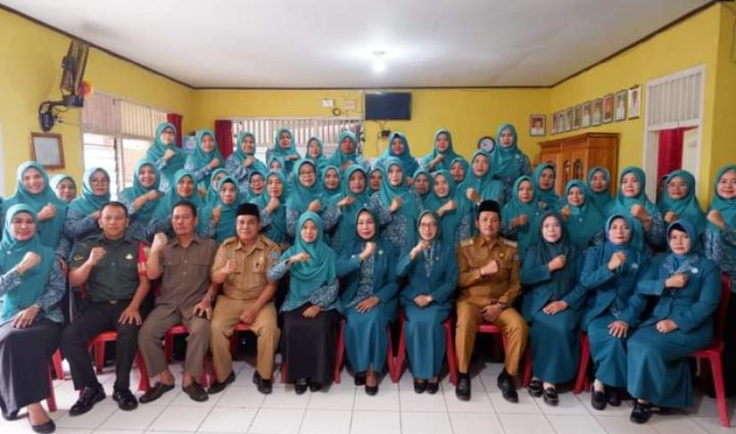 Seusai acara Poto bersama Ketua TP PKK BU Ny. Hj. Eko Kurnia Ningsih 