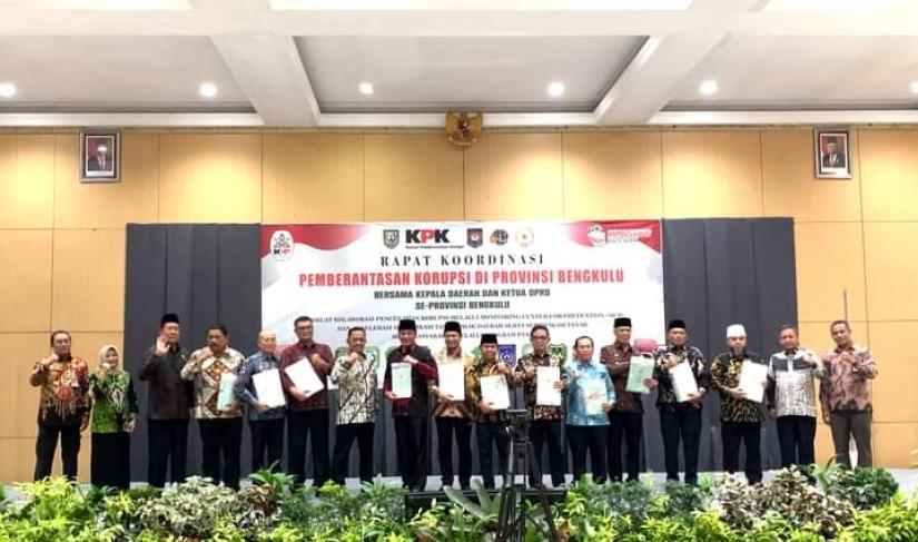 Bupati Ir H Mian bersama Komisi Pemberantasan Korupsi (KPK), di Ballroom Hotel Grage Horizon Bengkulu.