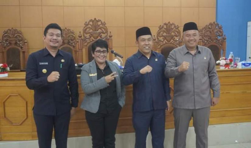 Ketua DPRD BU, bersama Wabup BU, ketua komisi l Dan  Ketua komisi ll