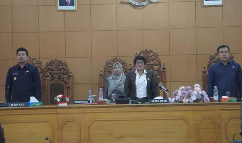 Wabup BU Bersama ketua DPRD Beserta Wakil ketua I, dan II,