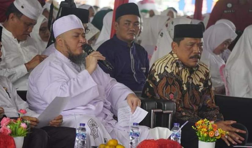 Bupati BU saat menghadiri Tabligh Akbar dalam rangka memperingati Hari Jadi Ke – 47 Pemindahan Ibu Kota Kabupaten BU Tahun 2023,
