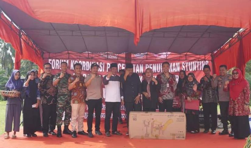 bupati bengkulu utara, ir H. Mian, didampingi ketua tim penggerak pkk, ny. hj. eko kurnia ningsih, dan wakil bupati bengkulu utara, arie septia adinata, s.e, m.ap, wakil gubernur bengkulu, dr. h. rosjonsyah, s.ip, m.si, bertempat di kecamatan kerkap,
