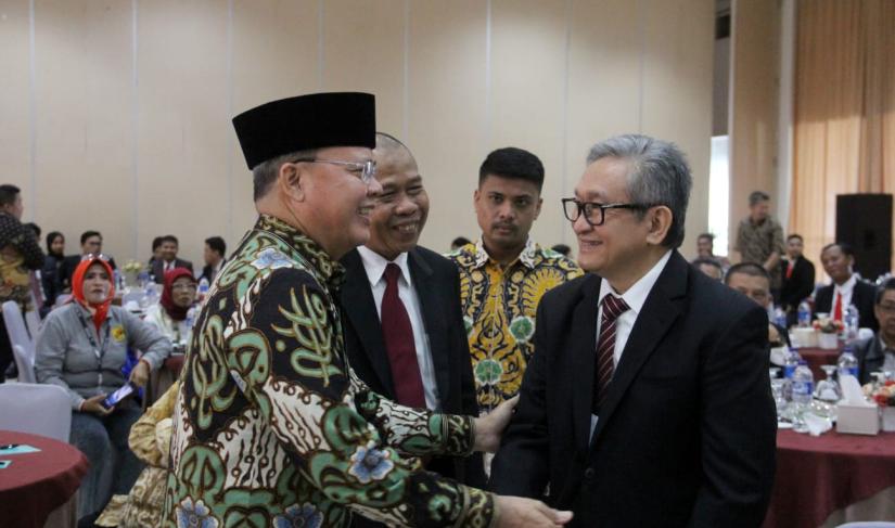 Gubernur Bengkulu Rohidin Mersyah Hadiri Pelantikan DPD dan DPC Ikatan Advokat Indonesia (IKADIN) Provinsi Bengkulu 2022-2026 di ballroom salah satu hotel kawasan Padang Jati Kota Bengkulu, Kamis (23/2).​​​​​