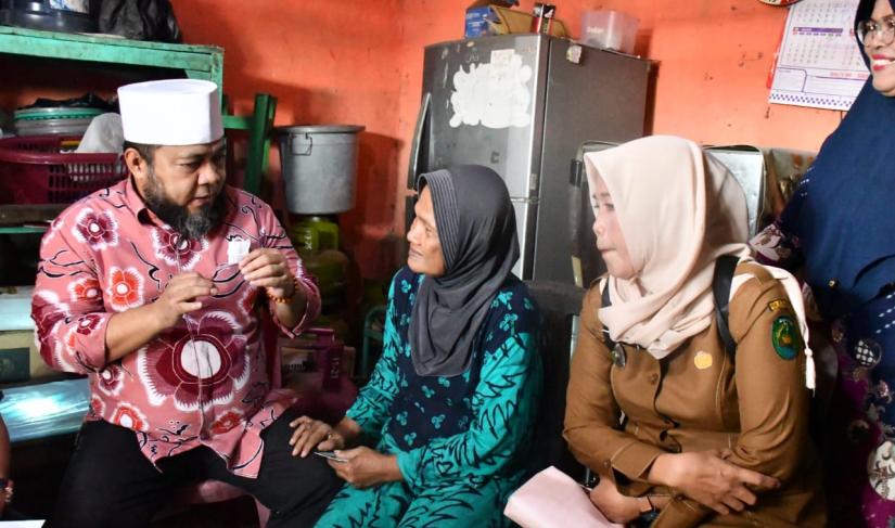 Walikota Bengkulu Helmi Hasan mengunjungi keluarga penerima Program BPJS Kesehatan Gratis/Dok.MC