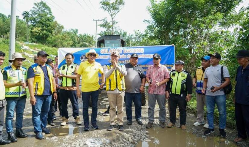 Waka I DPRD Samsu Amanah Dampingi Gubernur Tinjau Rencana Pembangunan Jalan di Kaur Foto/Dok