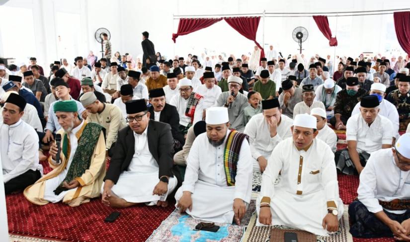 Tampak Walikota dan Wakil Walikota Bengkulu Solat Ied