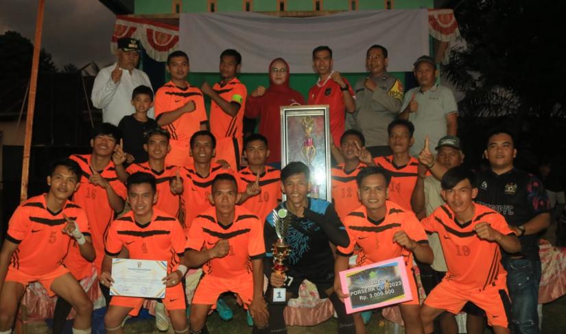 Wabup Mukomuko, Wasri Hadiri Sekaligus Tutup Turnamen Bola Porsera Cup Foto/Dok