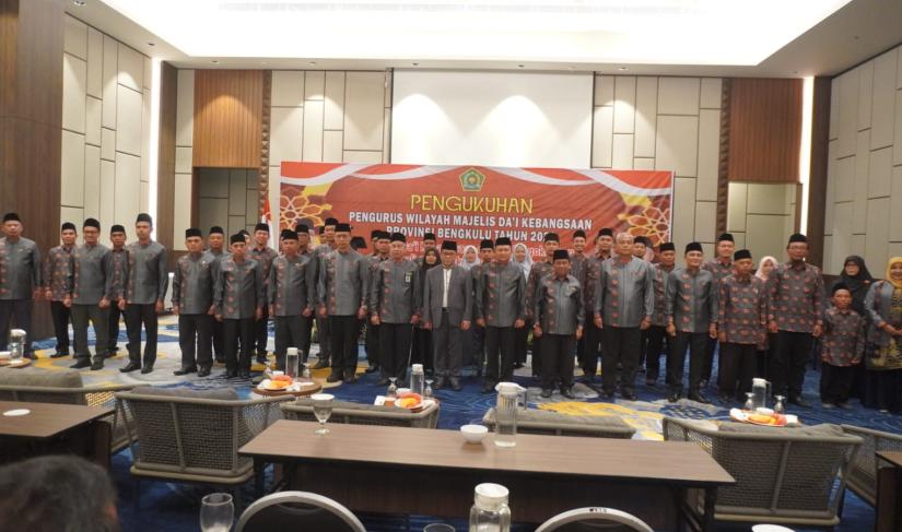 Pengukuhan Pengurus Wilayah Majelis Da’i Kebangsaan Provinsi Bengkulu Tahun 2023 di ballroom salah satu hotel di kawasan Padang Jati Kota Bengkulu, Selasa (06/06).