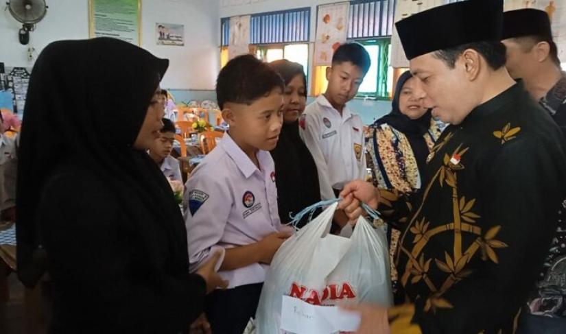 Pemkot Bengkulu Salurkan Bantuan Program GPS.