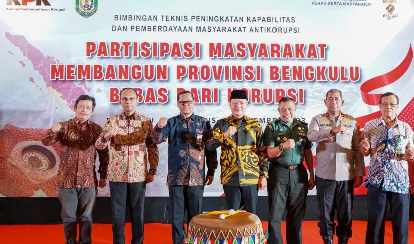 Foto bersama usai Bimtek peran masyarakat dalam pencegahan korupsi, Jumat (1/9/23).