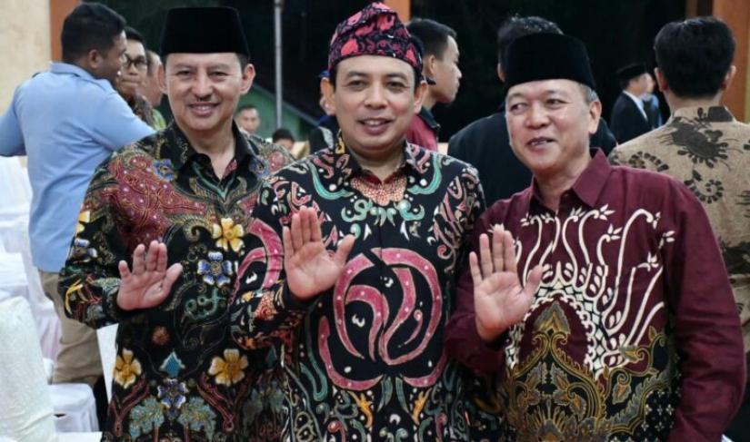 Wakil Walikota Bengkulu Dedy Wahyudi menyampaikan salam antikorupsi dalam acara penutupan Roadshow KPK di Bengkulu, Sabtu (2/9/23).