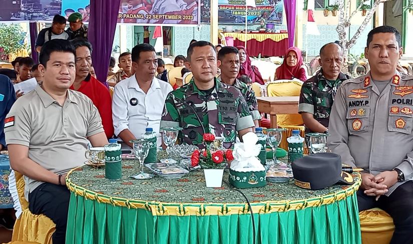 Dandim 0423/BU Letkol Kav Aidil Hajri M. Han, Wakil Bupati Bengkulu Utara, Arie Septia Adinata SE, Kapolres AKBP Andi Pramudiya Wardana SIK. MM, Kasi Intel Kajari, Ekke Widoto Kahar SH, Pasi Intel Kodim Kapten Caj Fajar, Danramil 423-03/Lais Letda Inf Mas Julian, Kepala dinas pendidikan Bapak Fahrudin,S.Sos, Kepala dinas Sosial Bapak Agus Sudrajat, Camat Air padang Bapak Suryansyah Spd, Kepala Desa Balam Bapak Amrunzen, Kepala Sekolah SD 149 Ibu Zuriah dan para undangan lainnya.