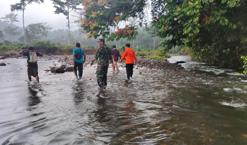 Pencarian korban hilang.