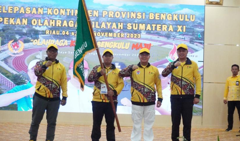 Gubernur lepas atlet Porwil Sumatera.