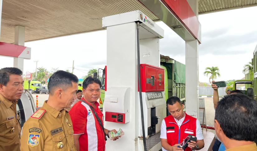 Pemprov Bengkulu dan Pertamina melakukan Sidak untuk mengatasi antrean panjang di SPBU. 
