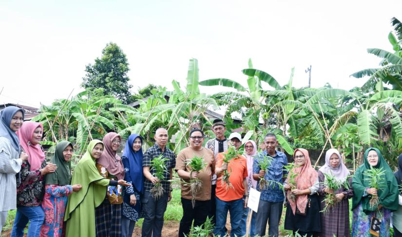 Jajaran Pemkot Bengkulu ajak warga bertanam untuk jaga ketahanan pangan.