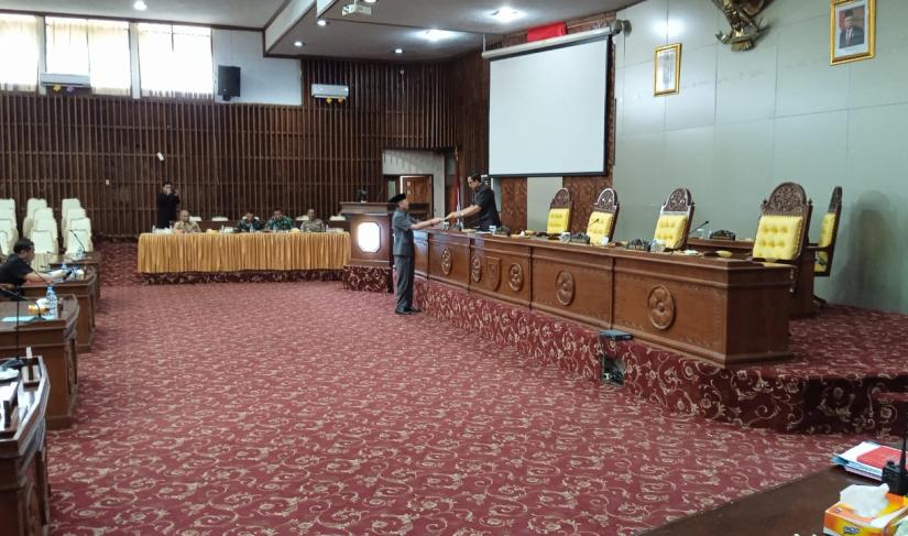 Paripurna DPRD Provinsi Jawaban Gubernur Bengkulu Terhadap Pemandangan Umum Fraksi-Fraksi atas Raperda tentang Penanaman Modal dan Perizinan Berusaha.