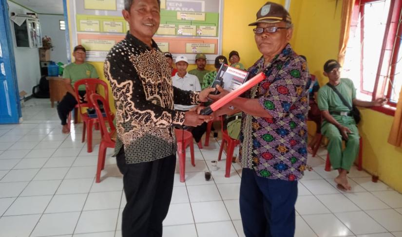 Penyerahan honor luas dam alat perlengkapan luas oleh kepada desa wonoharjo