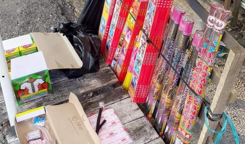 Ilustrasi penjualan petasan.