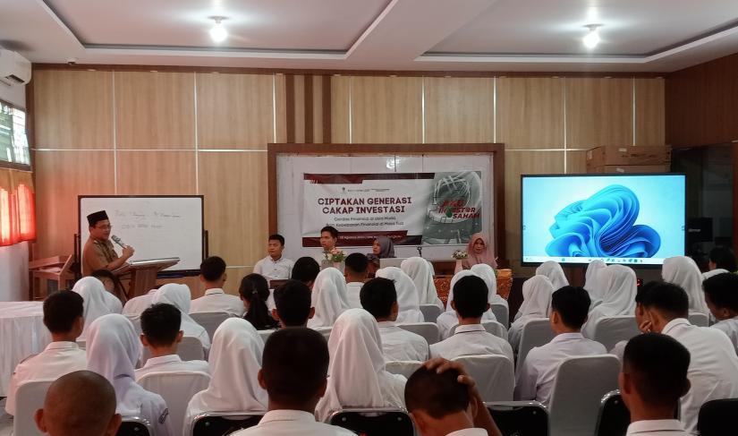 Sosialisasi Cakap investasi di SMKN 4 Kota Bengkulu, Senin (28/8/23).