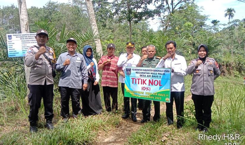 Poto Bersama Unsur Tripika Bersama Pemdes Desa Air Baus II Dilokasi Titik Nol Kegiatan DD