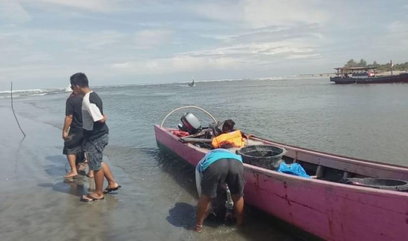 Nelayan Pantai Mukomuko.