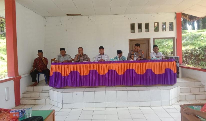 Rakorcam kecamatan giri Mulya kabupaten Bengkulu Utara di hadiri oleh kasi Dpmd bu