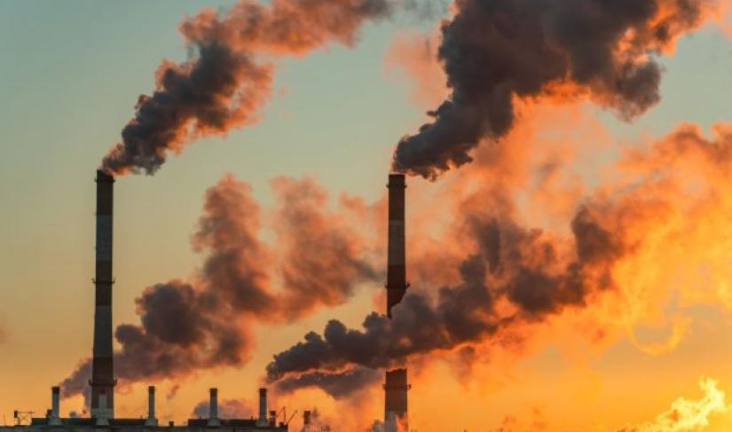Ilustrasi emisi karbon/dok.Katadata