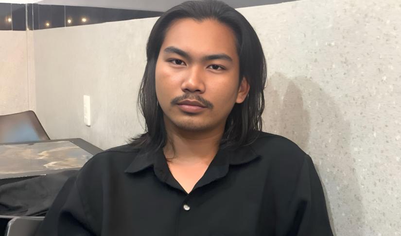 Penulis : Jhony Howord