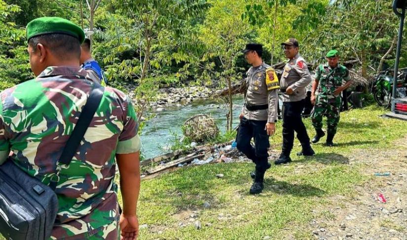 Polres Bireuen bersama Jajaran TNI wilayah Kabupaten Bireuen bersinergi dalam mengawal Arus Balik Mudik Lebaran Idul Fitri 2023 M, Minggu 30 April 2023.