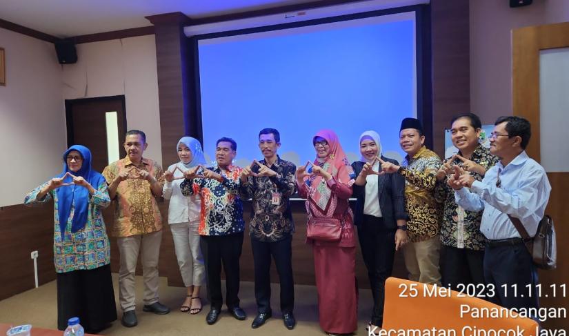 Anggota Dewan Perwakilan Rakyat Daerah (DPRD) Provinsi Bengkulu dipimpin langsung Ketua Komisi IV, Edwar Samsi, S.Ip, MM dan didampingi Kabid Pengelolaan Kearsipan Dinas Perpustakaan dan Kearsipan (DPK) Provinsi Bengkulu, melaksanakan Kunjungan Kerja (Kunker) Dinas Perpustakaan dan Kearsipan (DPK) Provinsi Banten, Kamis (25/5/2023).