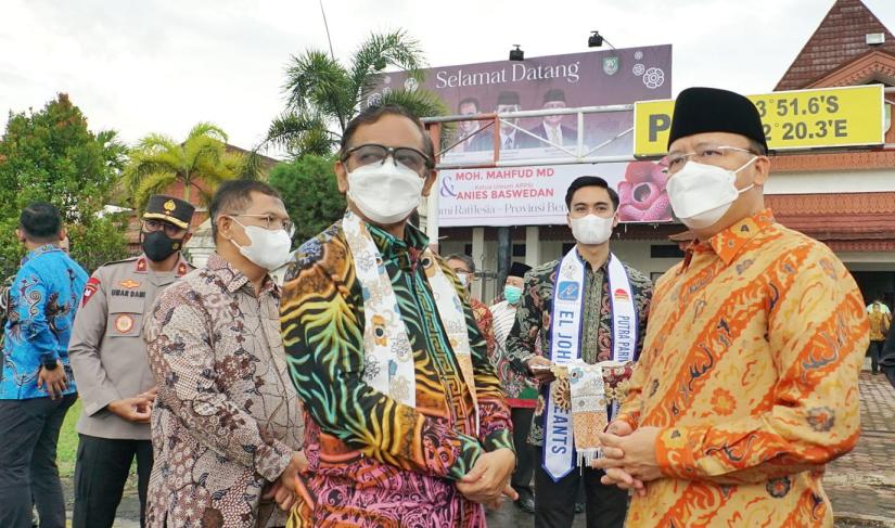 Gubernur Bengkulu Rohidin dan Menkopolhukam Mahfud MD Foto/Dok